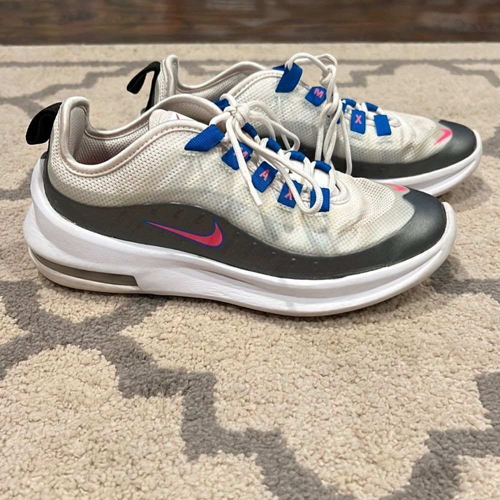 Nike Air Max Axis GS ‘white photo blue’ - size 3.5 youth in GUC